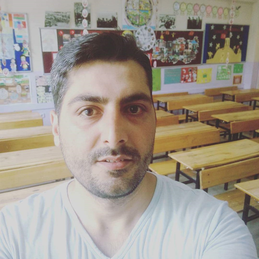 Bahçelievler matematik özel ders için öğrencileri beklerken - Hanifi Hoca Akademi
